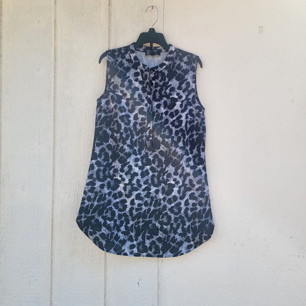 Dg2 diane gilman leopard print Popover 1/4 button sleeveless top Wmns Sz XS